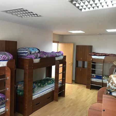 أوزهورود Міни-Хостел Родинного Типу Dubai المظهر الخارجي الصورة